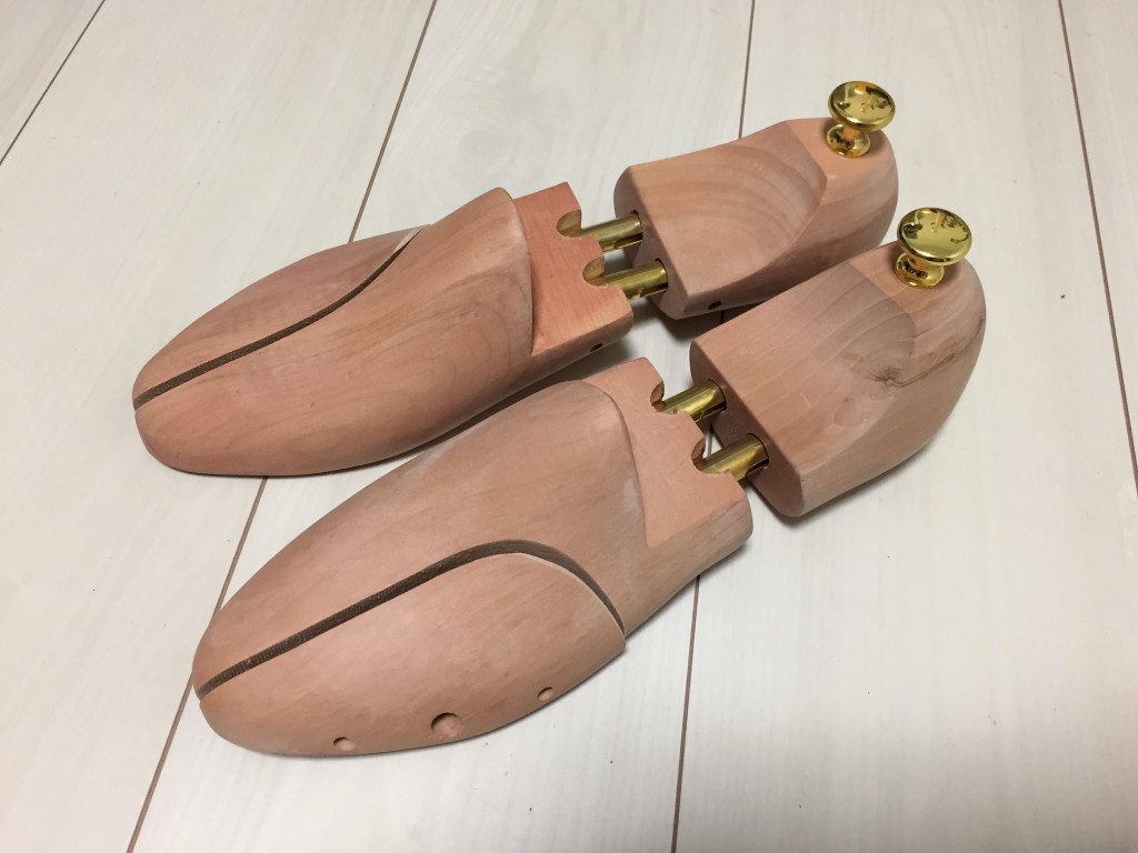 最大80％オフ！ アールアンドケイズカンパニー シューツリー シューキーパー 木製 アロマティック 革靴クリーナー付き 24.5~26.0 cm 