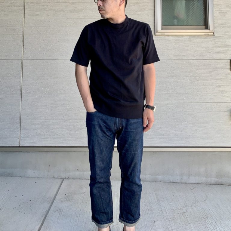 ループウィラー×LOWERCASE「天竺半袖Tシャツ」×ジーンズコーデのアップ画像 | KOCCMUSIC