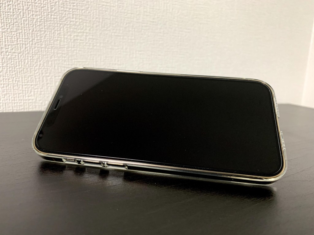 iPhone12 Proのゴールドにパワーサポートのエアージャケットを装着した画像4