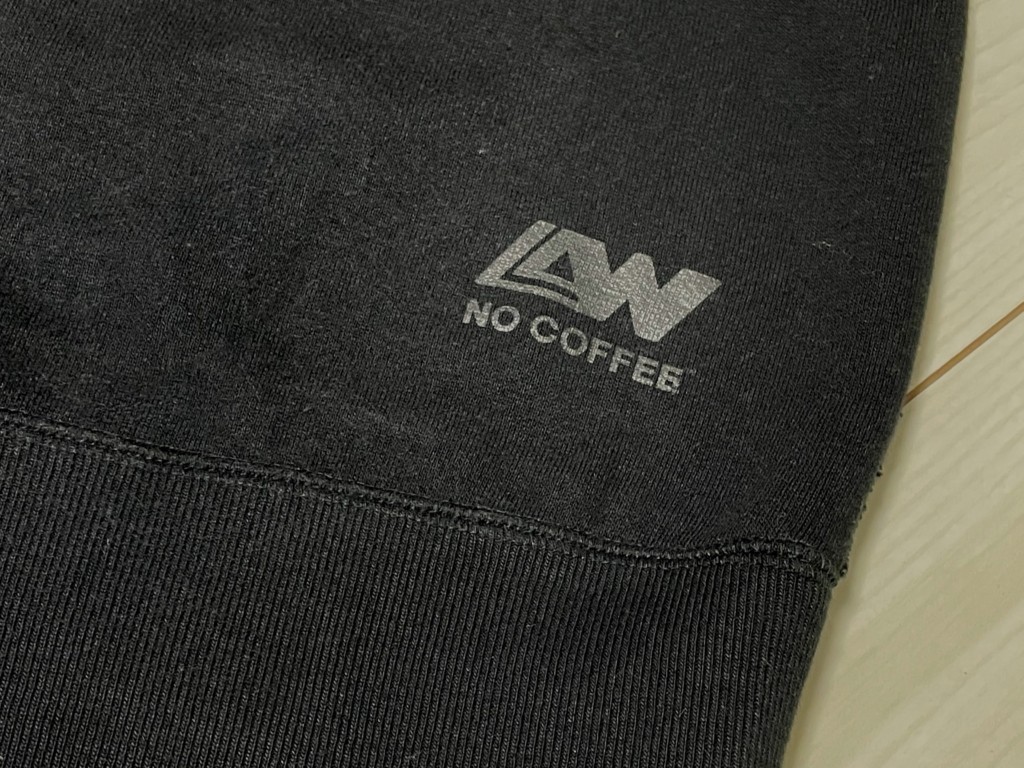 NO COFFEE × LOOPWHEELER ちょいbigスウェット（BLACK）のコラボロゴの画像